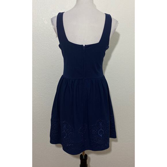 NWT Francesca's Mi Ami Navy Blue Mini Dress Size M Laser Cut Skirt Feminine - Picture 5 of 9